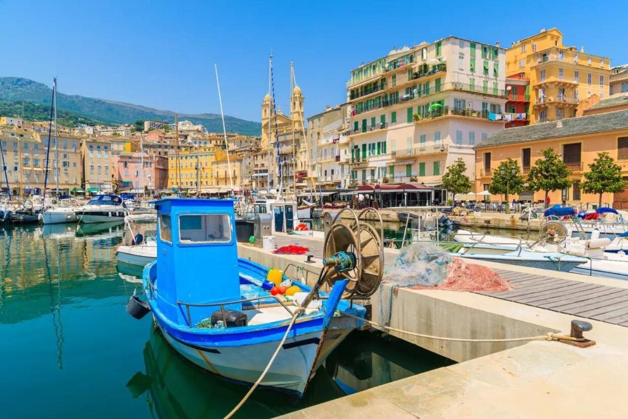 Appartement Beau T2 sur le vieux port, centre de Bastia à Bastia  Extérieur photo
